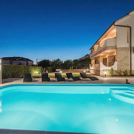 Marivel Apartment