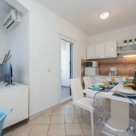 Marivel Apartment