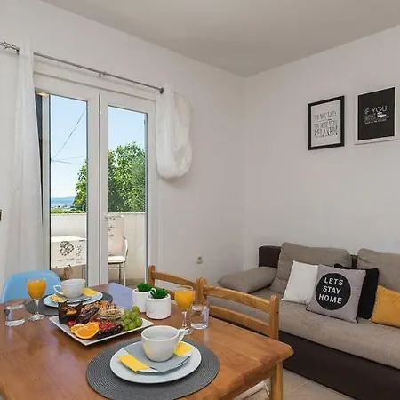 Marivel Apartment *