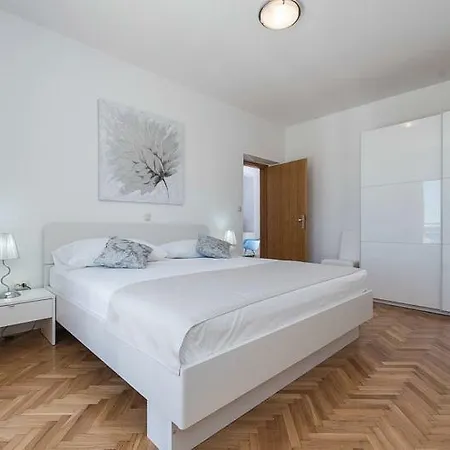 Marivel Apartment *
