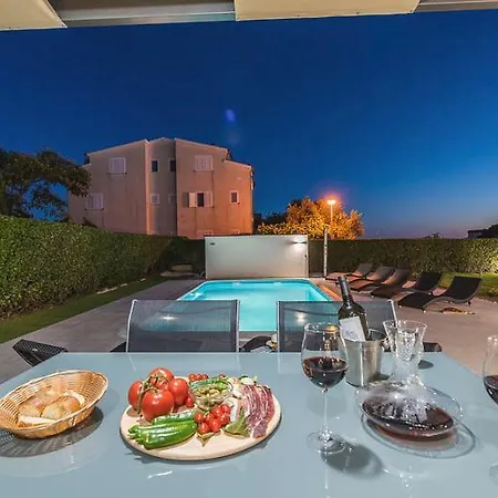 Marivel Apartment *